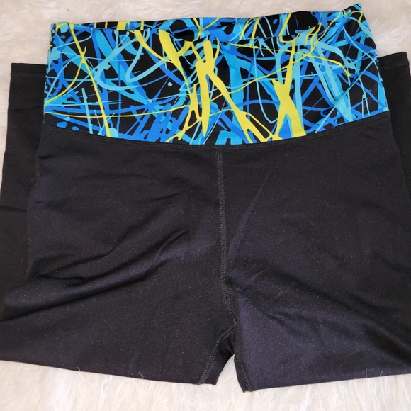 ***3/$30*** Calvin Klein Performance Quick Dry Crop Leggings - Picture 2 of 13